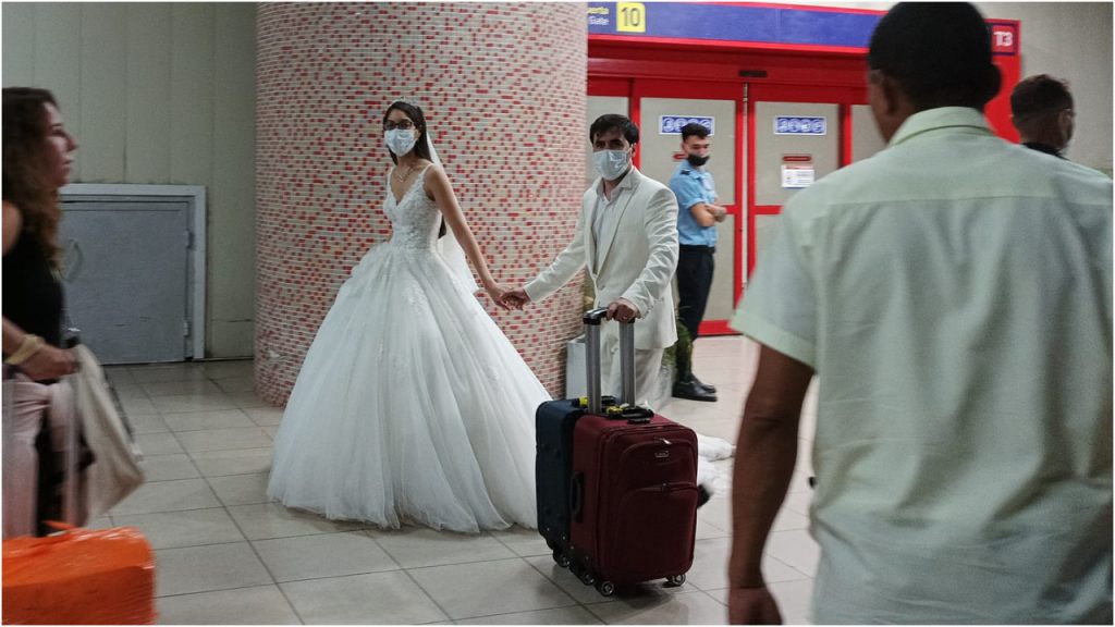 Novios boda cuba aeropuerto