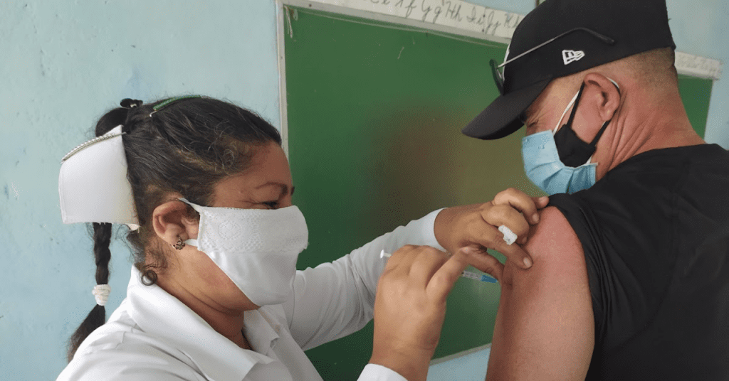 Destacan efectos de vacuna cubana contra el cáncer de hígado y ovario