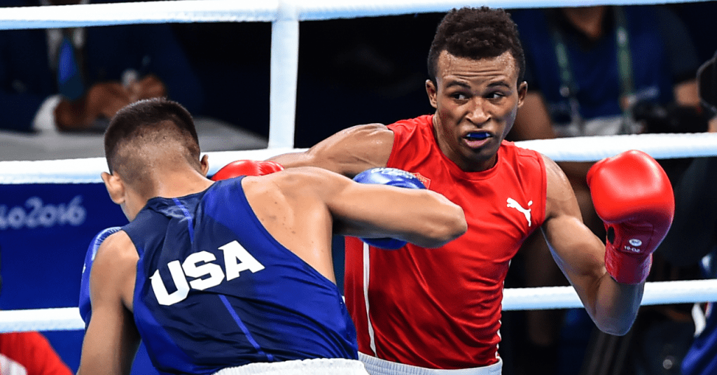 Boxeador cubano Lázaro Álvarez logra su cuarto triunfo profesional