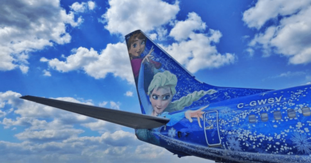 Aparece un avión temático de la película Frozen en aeropuerto cubano