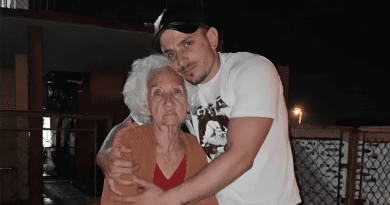 La abuela de tiktok se queda en Cuba, su "nieto" se muda a USA