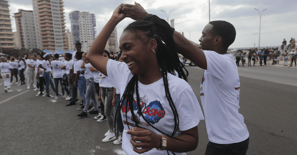 Bailadores en la Escuela Internacional de Rueda de Casino en La Habana.