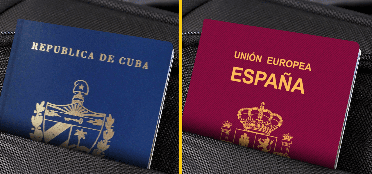 Pasaporte cubano junto a pasaporte español, representando la Ley de Memoria Democrática que permite obtener la nacionalidad española.