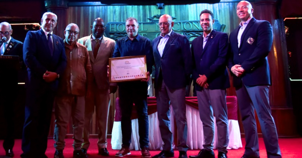 La Habana declarada capital de la coctelería de Iberoamérica, ceremonia de reconocimiento en el Hotel Nacional de Cuba.