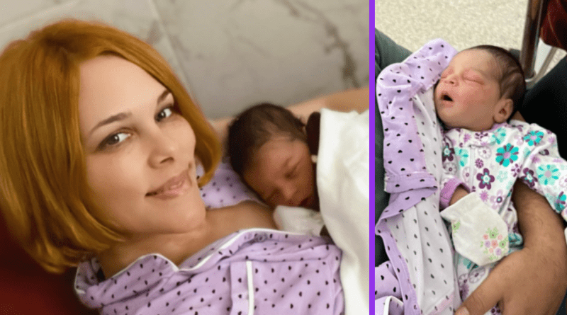 Miriam Alameda con su hija recién nacida Mía