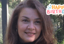 Larisa Vega sonriente celebra su cumpleaños 61.