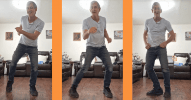 Hombre cubano de 61 años bailando con energía en TikTok.