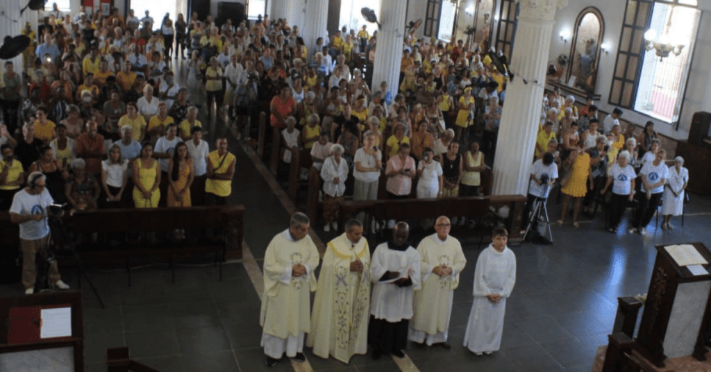 Peregrinos celebran a la Virgen de la Caridad del Cobre en Santiago de Cuba.