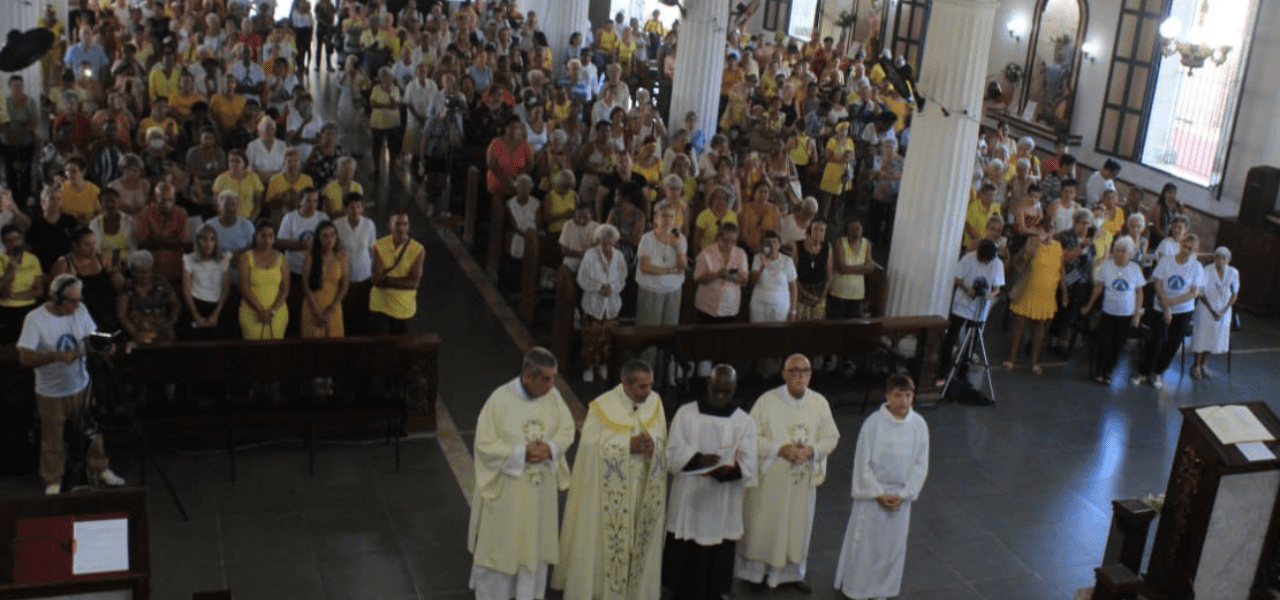 Peregrinos celebran a la Virgen de la Caridad del Cobre en Santiago de Cuba.