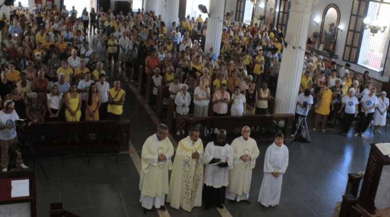 Peregrinos celebran a la Virgen de la Caridad del Cobre en Santiago de Cuba.