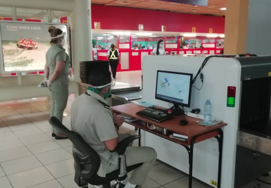 Aduana de Cuba decomisando mercancías no personales en los aeropuertos cubanos.