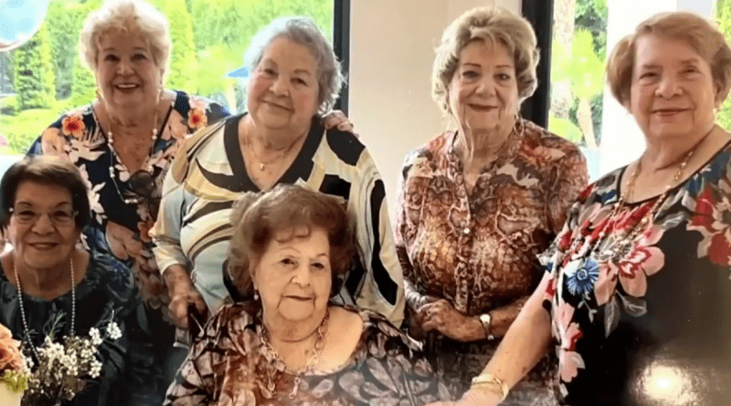 Las seis hermanas cubanas en Florida celebrando 106 años de vida