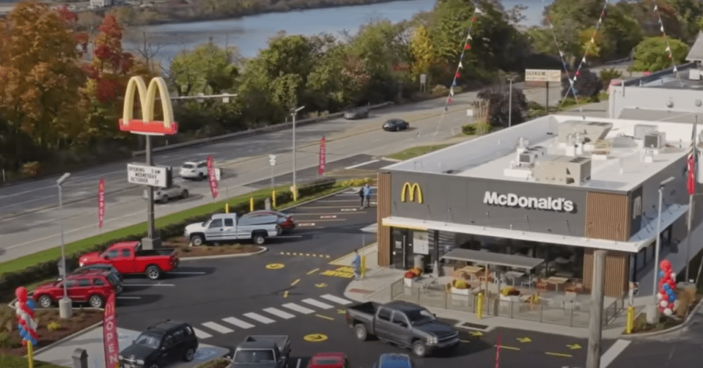 Cubano trabajando en un McDonald's en Estados Unidos