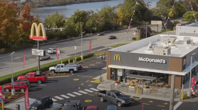 Cubano trabajando en un McDonald's en Estados Unidos